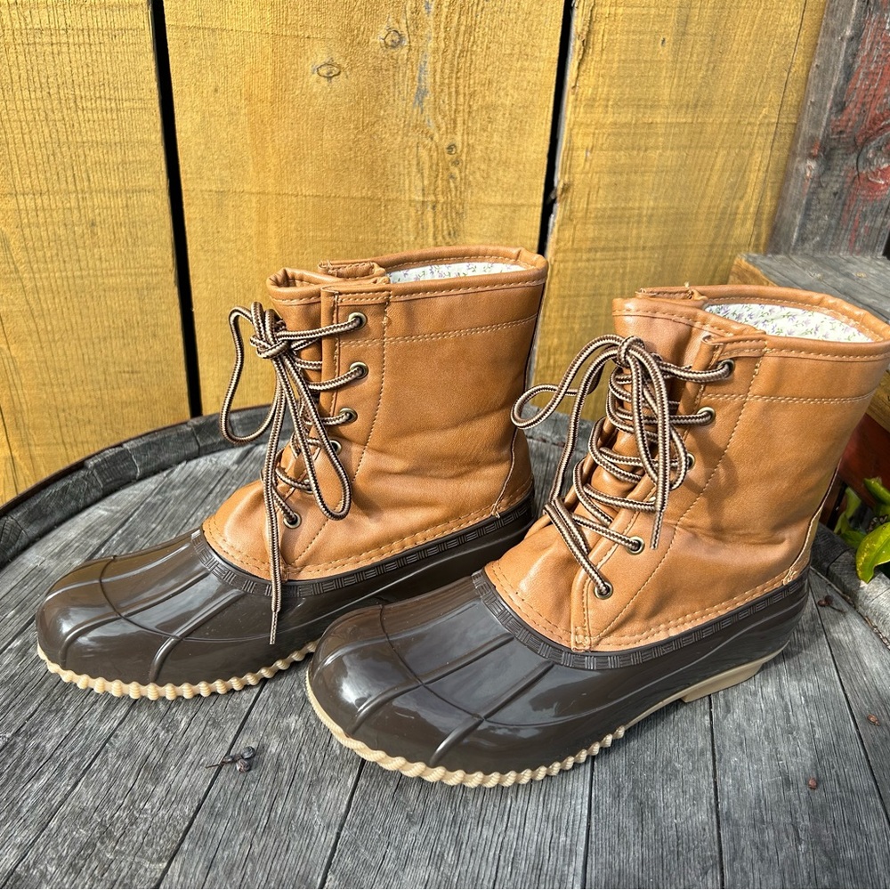 Sz8Min box Sugar Skylar Duck boots in Cognac. Rarely worn-box in fair condition - Picture 10 of 11